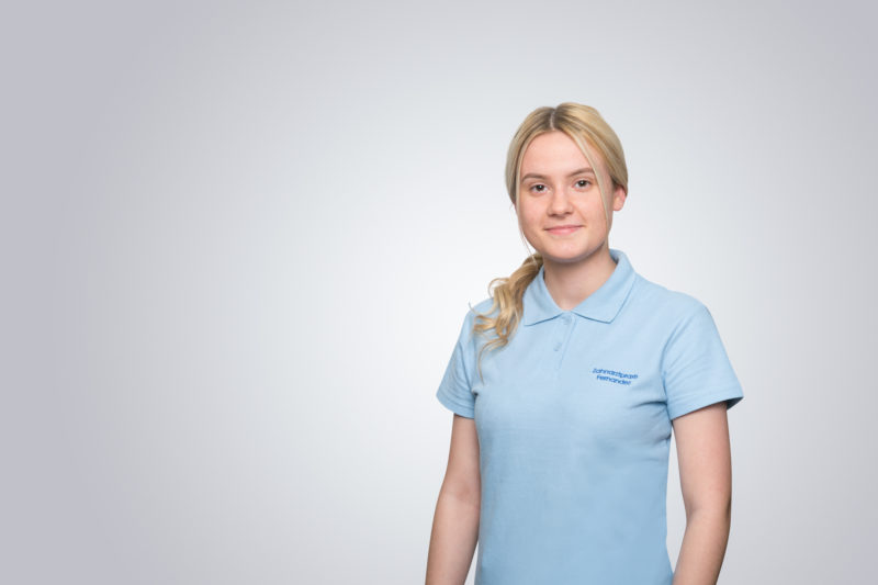 Zahnarzt Koblenz Karthause – Fernandez – Team – Portrait von Frau Mucolli Zahnarzt Koblenz Karthause - Fernandez - Team - Portrait von Frau Mucolli